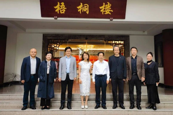 香港演艺学院校长陈颂瑛一行来校交流座谈