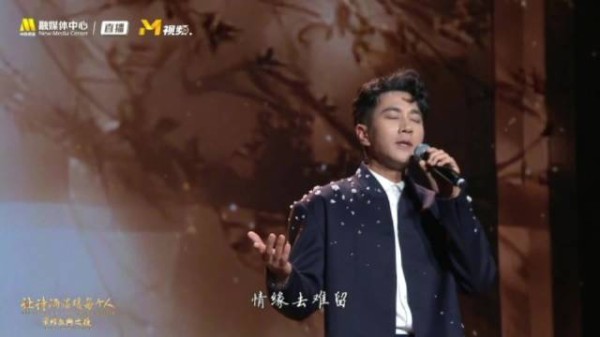 刘恺威在泸州诗酒之夜深情演唱《晚秋》