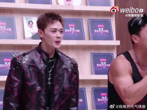 刘畊宏直播连线米卡秒哭,张睿颜安同框