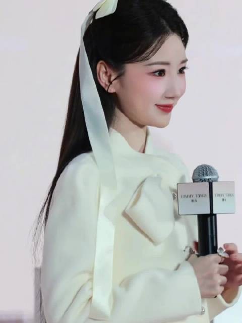晓彤真的很甜美