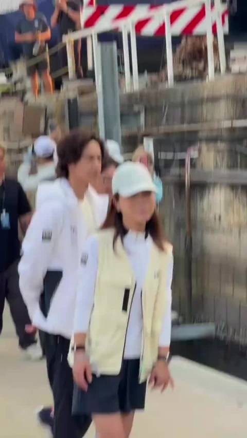 赴一场海上之约,听风浪与心声共鸣,王一博亮相香港海丽汉森活动