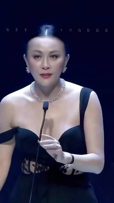 60岁 刘嘉玲搜 出席活动依旧身材火辣,这状态如何?