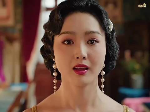 为了当女主角当众撕破裙子,殊不知最终死的最惨