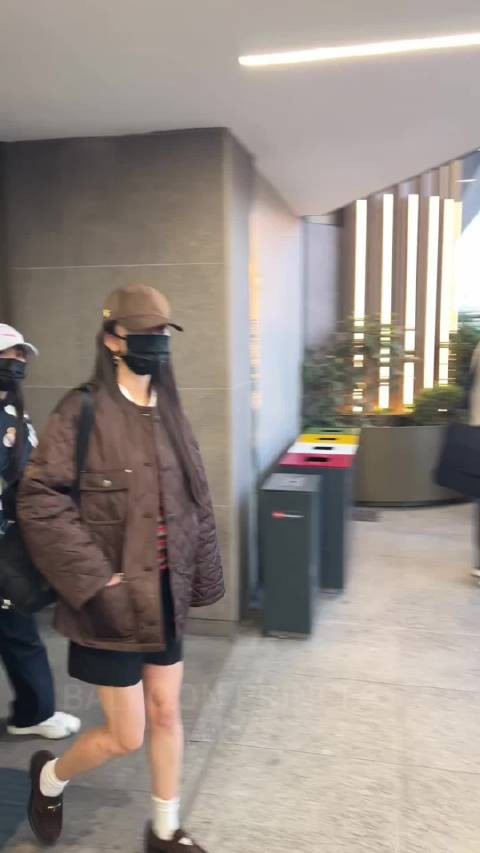 杨幂真是行走的时尚教科书，好喜欢她的私服穿搭