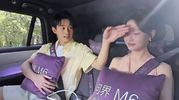 崔哥,你见过人拍蚊子不 这个崔译航真的是要把我们笑死了哈哈哈哈哈哈…