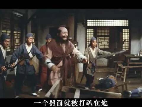 飞燕子以一敌多救英雄,《一代剑王》美女救英雄