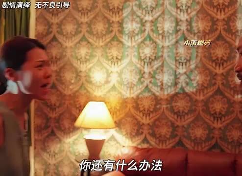 太揪心了!父亲前脚刚跟女儿告别,让她在车里乖乖等待…