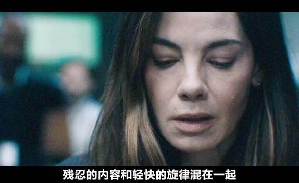 蓝色手套伸入门缝，耳语者凶手现身