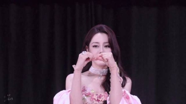 迪丽热巴:奇奇怪怪的声音