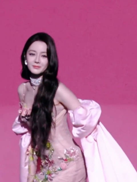 要被今天的迪丽热巴美晕了,真感觉到了姐姐的香气