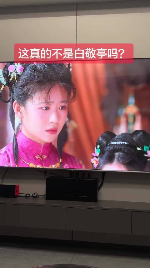 白敬亭男扮女装撞脸,路人愣两秒