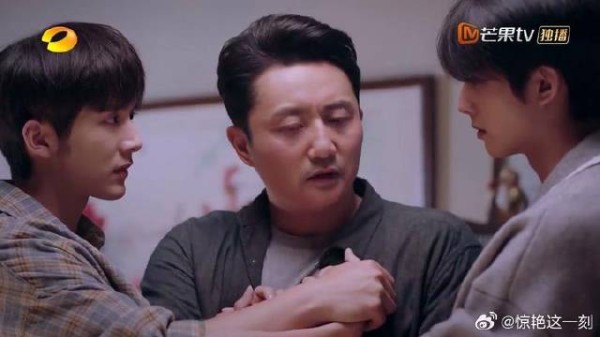 李爸酒后吐真言，哭诉这些年孩子们的不容易，众人安慰