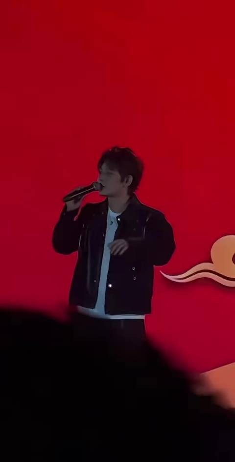 陈翔线下活动被观众齐声喊毛晓彤，这多少有点不太礼貌吧！