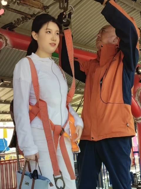 去峡谷的山野间冒个险，秋天的美有一半藏在山野里！