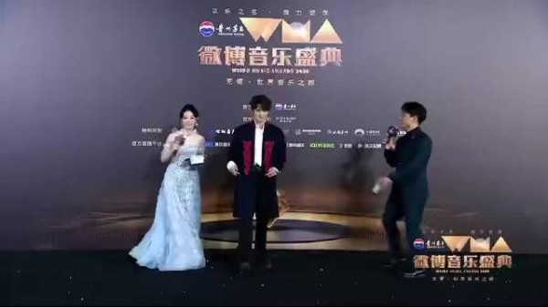 张远今日红毯热跳月光闪，初代男团队长风采依旧