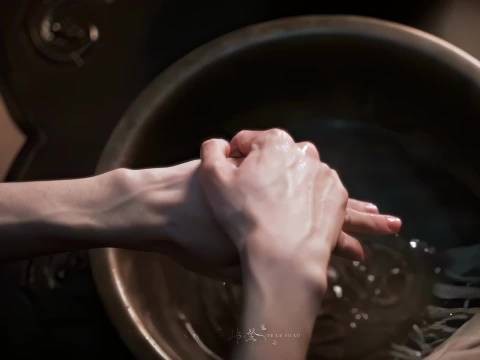 手控党狂喜，张凌赫的手实在是仙品