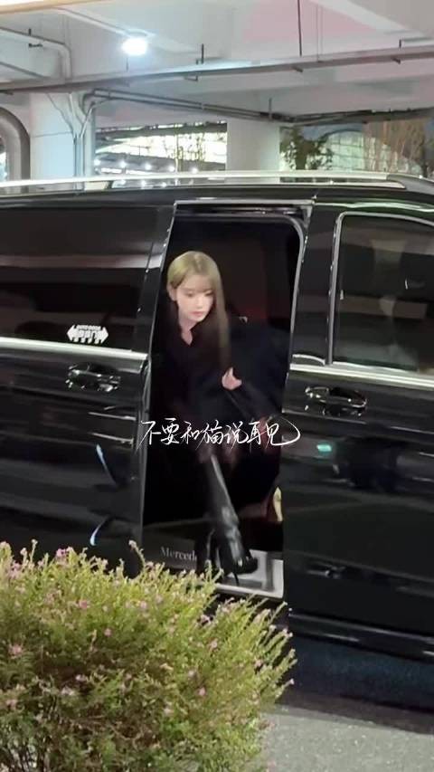 小田这组街拍氛围感啊啊啊啊浑身上下都是摩登女郎的劲儿