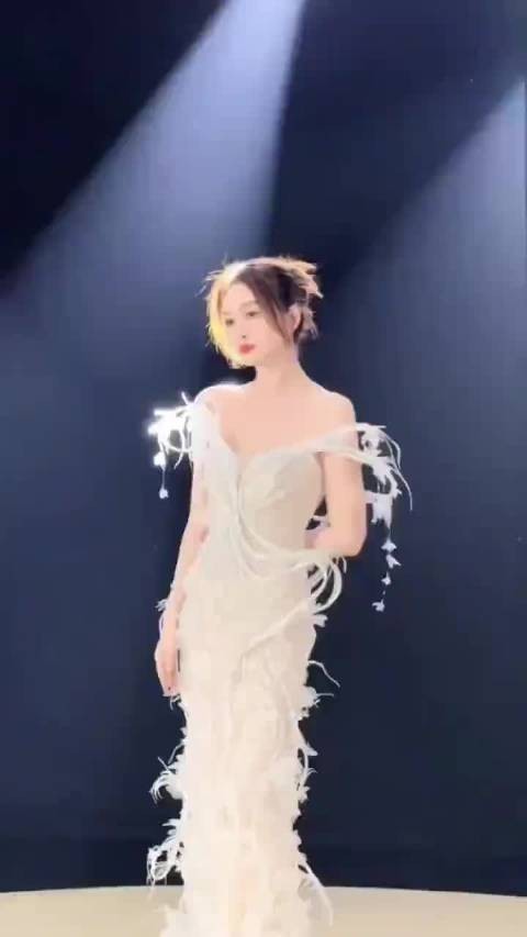 杨紫一件礼服估值80万,穿一次就不穿了,这些高定最后怎么处理?