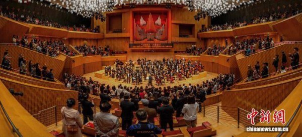 庆祝中国侨联成立70周年：“七秩侨音·月满龙江”交响音乐会在哈尔滨上演