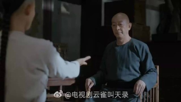 六小龄童演张一山师父，不只能演好猴，其他角色也驾驭得很好，很有威严