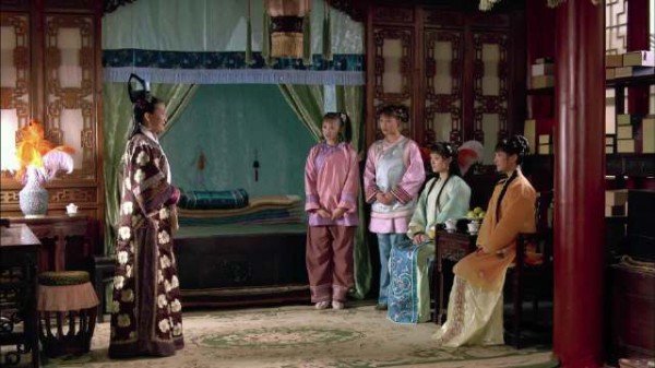 芳若姑姑举华妃例为甄嬛安陵容讲位份,最末一等是官女子