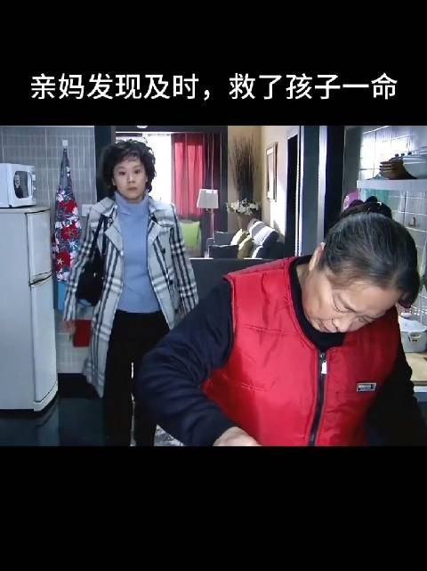 老太婆把儿媳挤的母乳倒掉,母乳有免疫力,比牛奶好太多,这老太婆太坏了