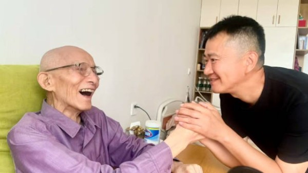 李嘉明回忆游本昌生前为他证婚:手把手教表演 像父亲一样安慰教导我
