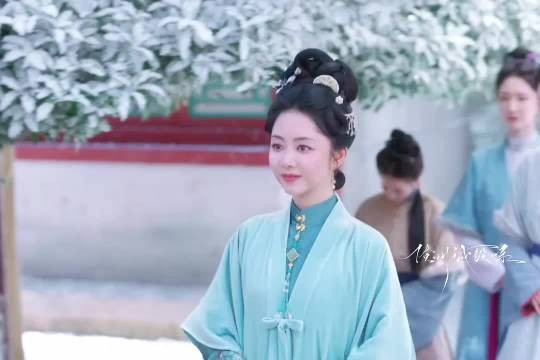 赵星棠故意让许兰香在京城夫人面前难堪,谁料许兰香丝毫不畏惧 ,兰香如故