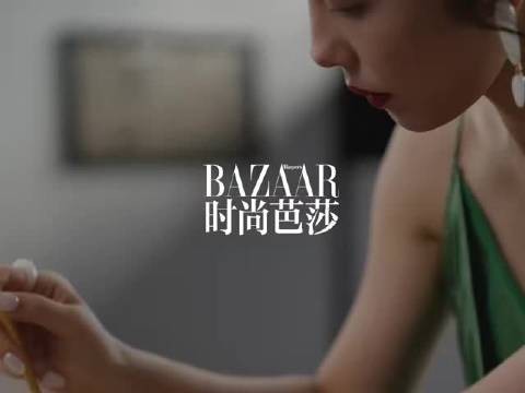 蔡文静下颌角诠释东方韵味之美
