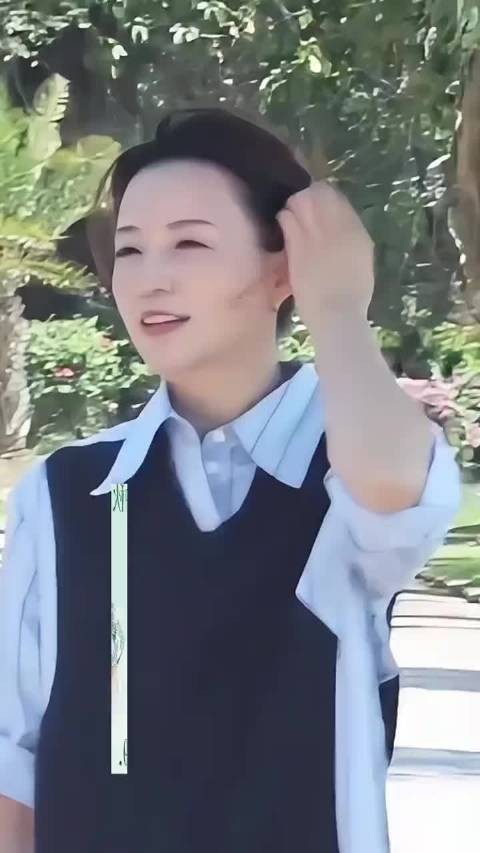中秋晚会没有董卿,总感觉缺点什么——但她用另一种方式出现了