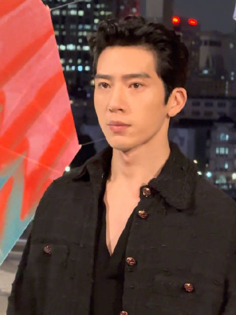 亮相CHANEL全新19M上海展览开幕酒会,Luke来了