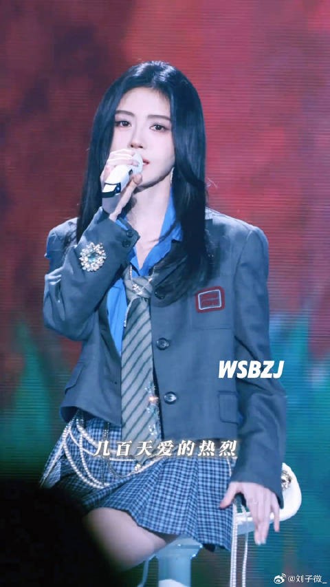 鞠婧祎现场演唱追星女共鸣曲,双向奔赴