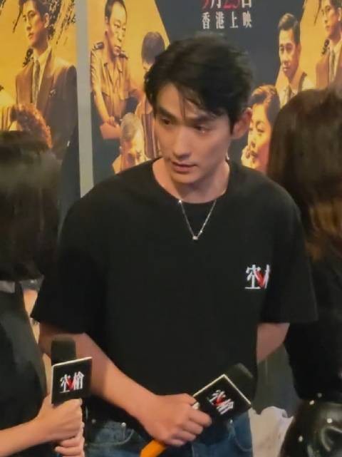 终于看到一个这场比较长的开场视频 这真的需要请翻译了 听不懂啊 cr三年相识