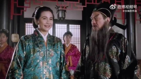 唐伯虎点秋香：我怀疑华夫人在开车，可我没有证据，你发现了吗？