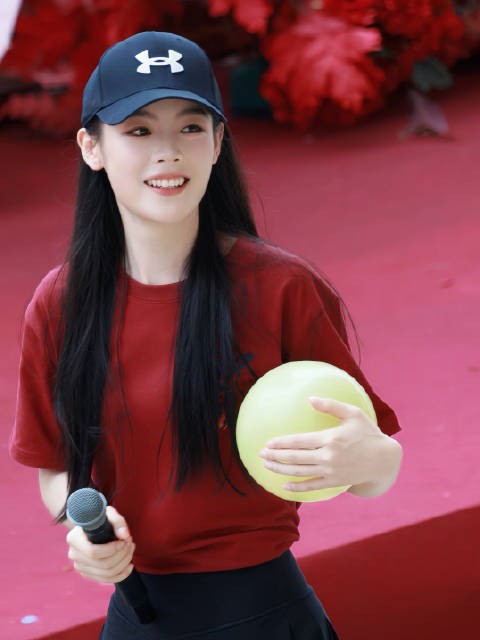 前路浩荡，事事安顺，祝小祝大人中秋节快乐