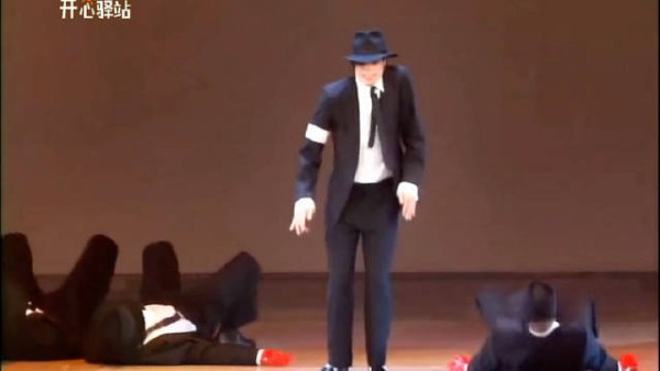 史上最强现场:1995年迈克尔杰克逊在MTV的表演!