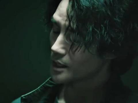 王凯审讯戏现挂找笔,临场发挥巧思成亮点