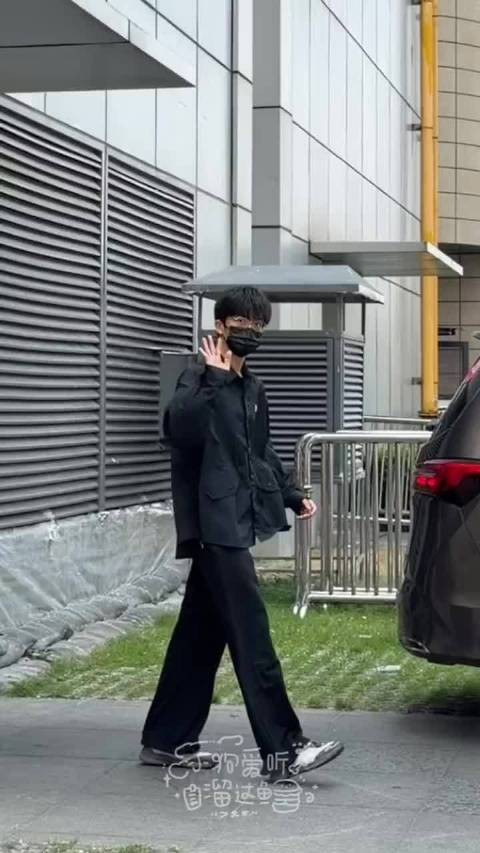 湖南卫视中秋之夜官宣节目单,黄子弘凡今晚唱响有月亮的地方