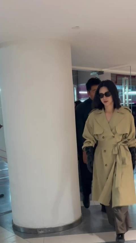 尚雯婕工作证被网友捡到,中秋晚会能否登台成未知数