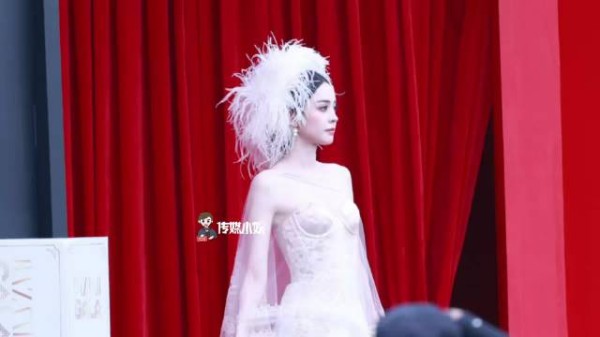 娜扎今天美到失语!