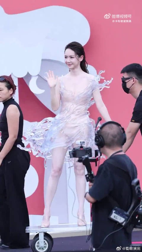 看着画面觉得好美，得知重量瞬间感觉肩膀都跟着累了