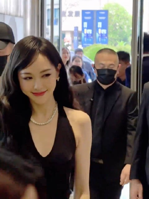唐嫣状态像女大学生！