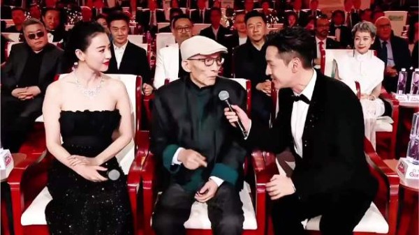 当年向游本昌老师请教表演的一幕幕,胡歌至今记忆犹新,谆谆教诲永远铭记在心