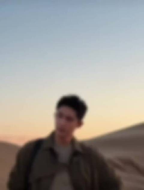 黄景瑜出差米兰带小狗干打卡,自曝分离焦虑