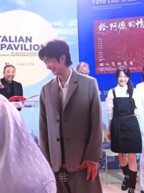 湖南中秋晚会后台偶遇王晓慧,燕麦私服软糯显高级