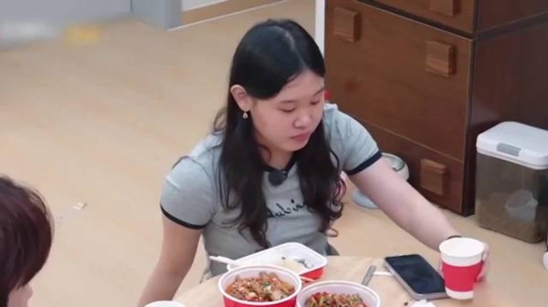本想“毁了”张家齐,不料自己被扒了个底朝天,经纪人这招太狠了