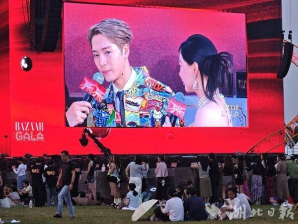 王嘉尔、刘昊然、古力娜扎、戚薇、欧阳娜娜……30余位顶流艺人亮相武汉2026芭莎之夜