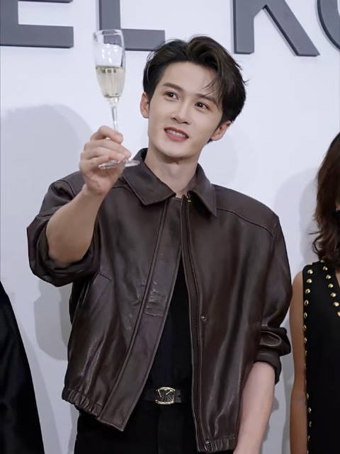 檀健次敬酒纯享,多角度举杯敬粉丝cheers