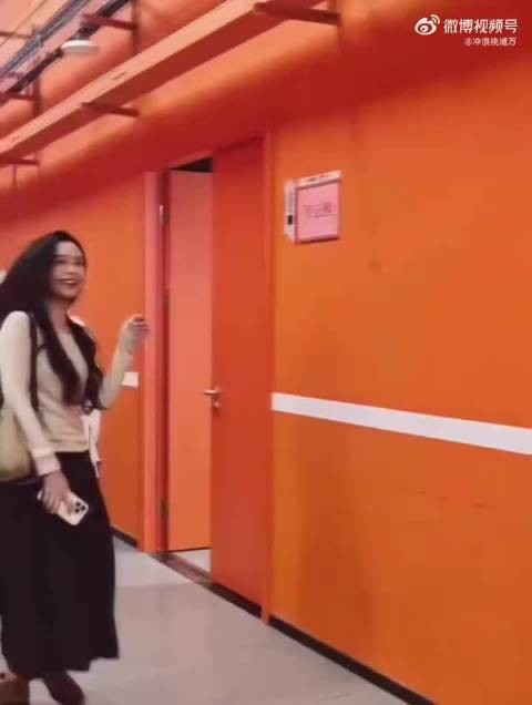 中秋后台偶遇王晓慧,淑柔燕麦私服甜度超标