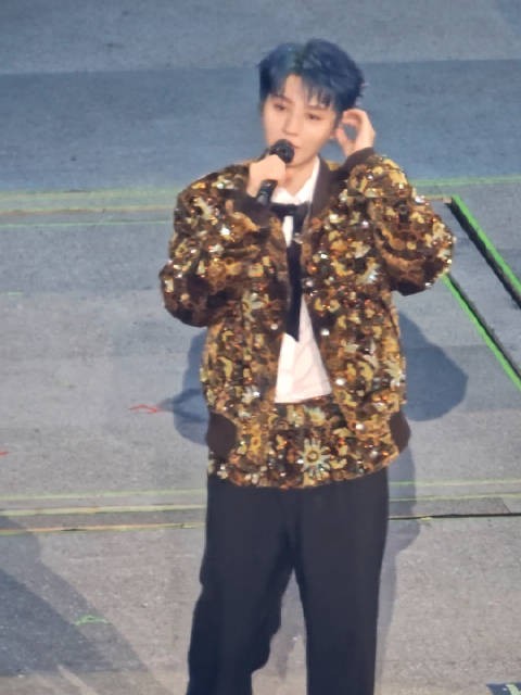 王俊凯当潮汐漫溢巡演,放松状态更会说话